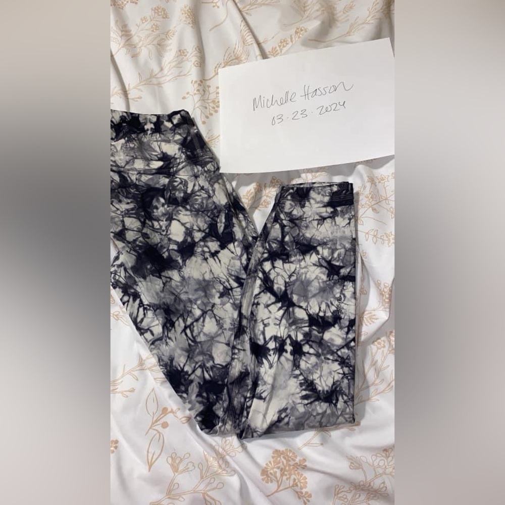 Lululemon leggings size 4